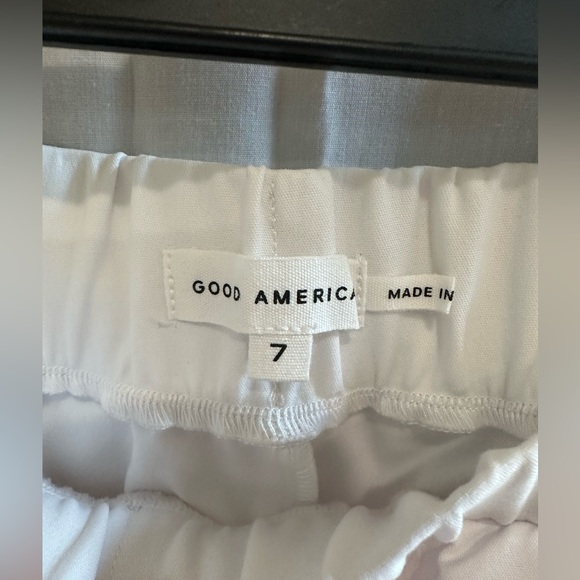 Good American Weekend Relaxed Shorts - Picture 3 of 7